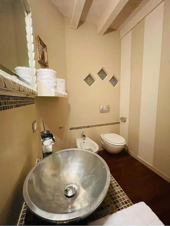 Desehouse Apartment Desenzano del Garda 0*,  Italy