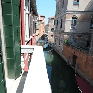 Sunny Canal A/c Wifi Apartment Venice