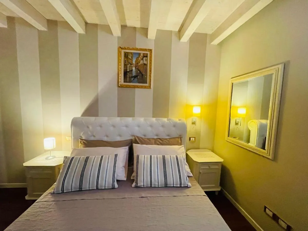 Desehouse Apartment Desenzano del Garda 0*,  Italy