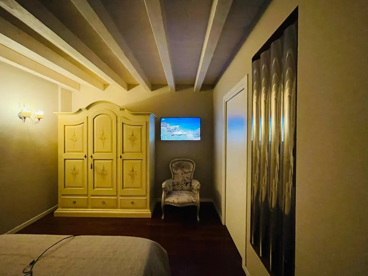 Desehouse Apartment Desenzano del Garda 0*,  Italy